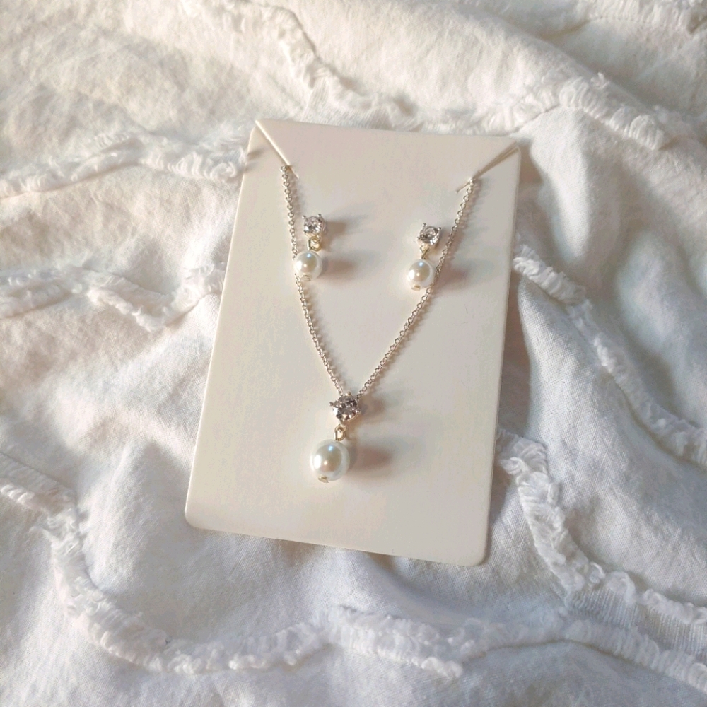 Earrings/necklace Set